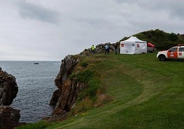 Los servicios de emergencias en el lugar donde cayó el pequeño