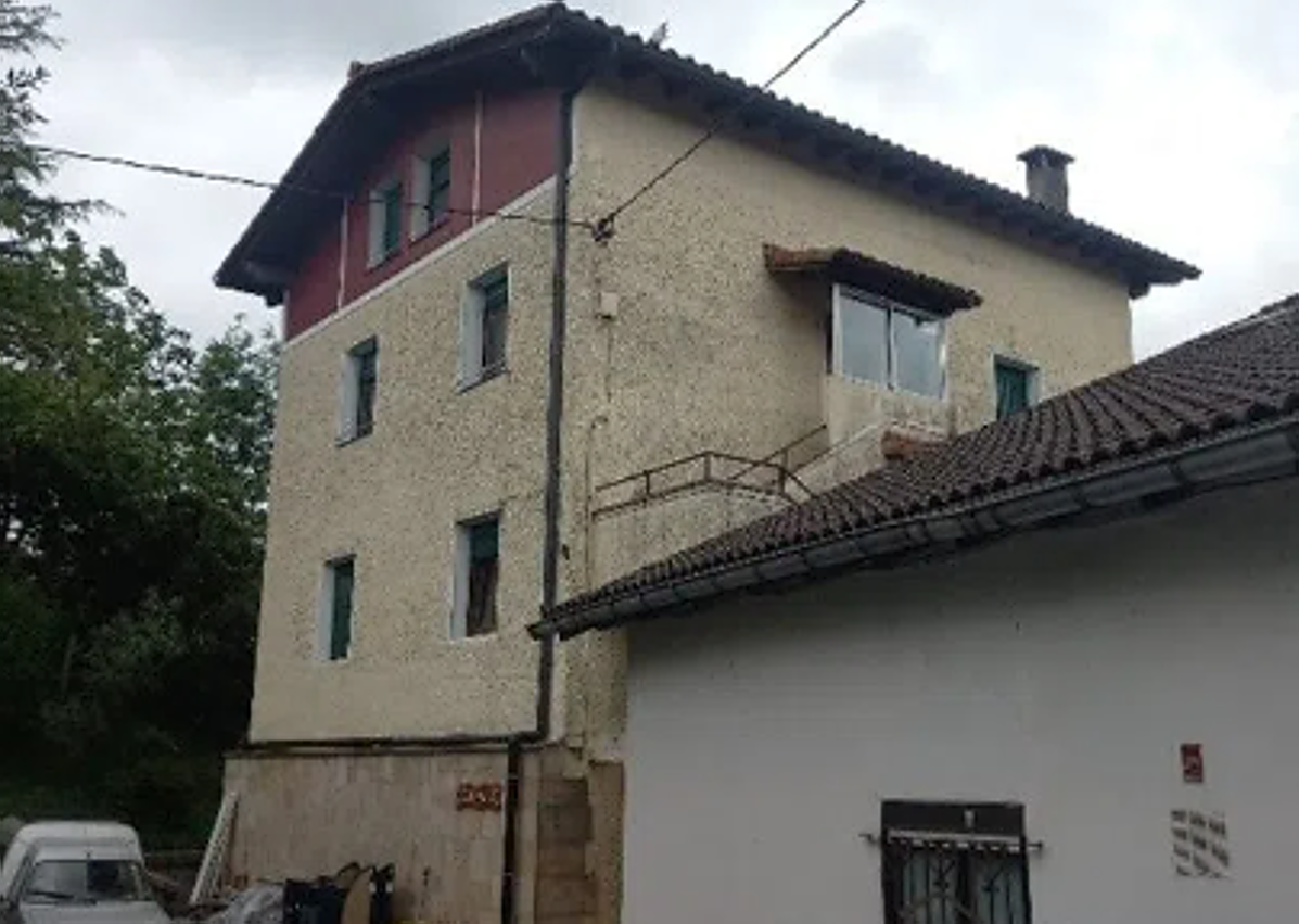 Imagen secundaria 1 - Inmuebles okupados a la venta en Hernani, Aginaga (Usurbil) y Elgoibar.