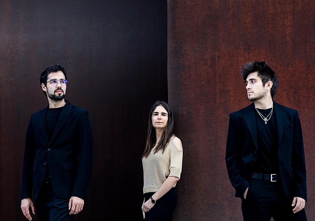 Imagen del trío que actúa este viernes en San Telmo.
