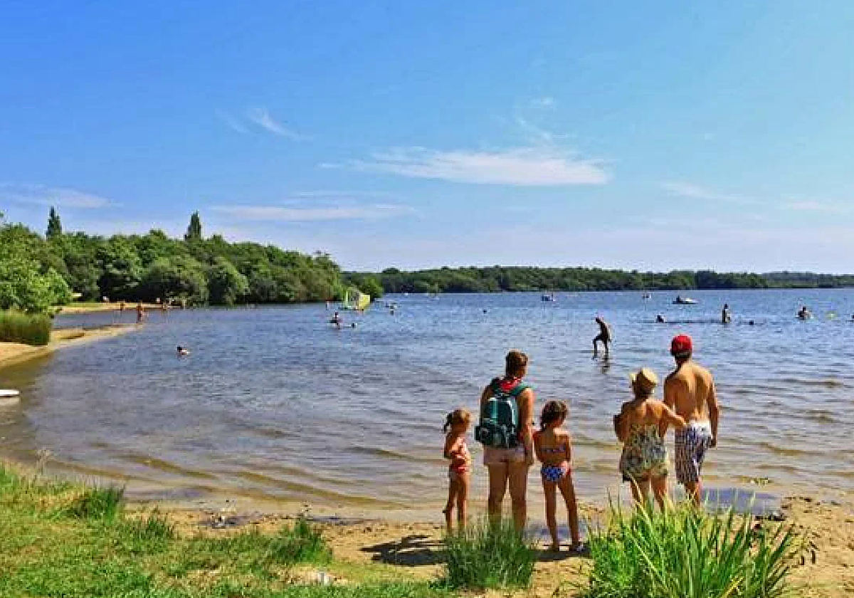 Reservan una villa para sus vacaciones en Las Landas y su propietario les dice que está okupada: «Había un BMW en la puerta»