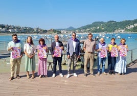 El alcalde u concejales de todos los grupos municipales muestran en el mirador del Náutico su unidad frente a la violencia machista.