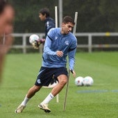 Zakharyan realiza un ejercicio durante un entrenamiento en Zubieta