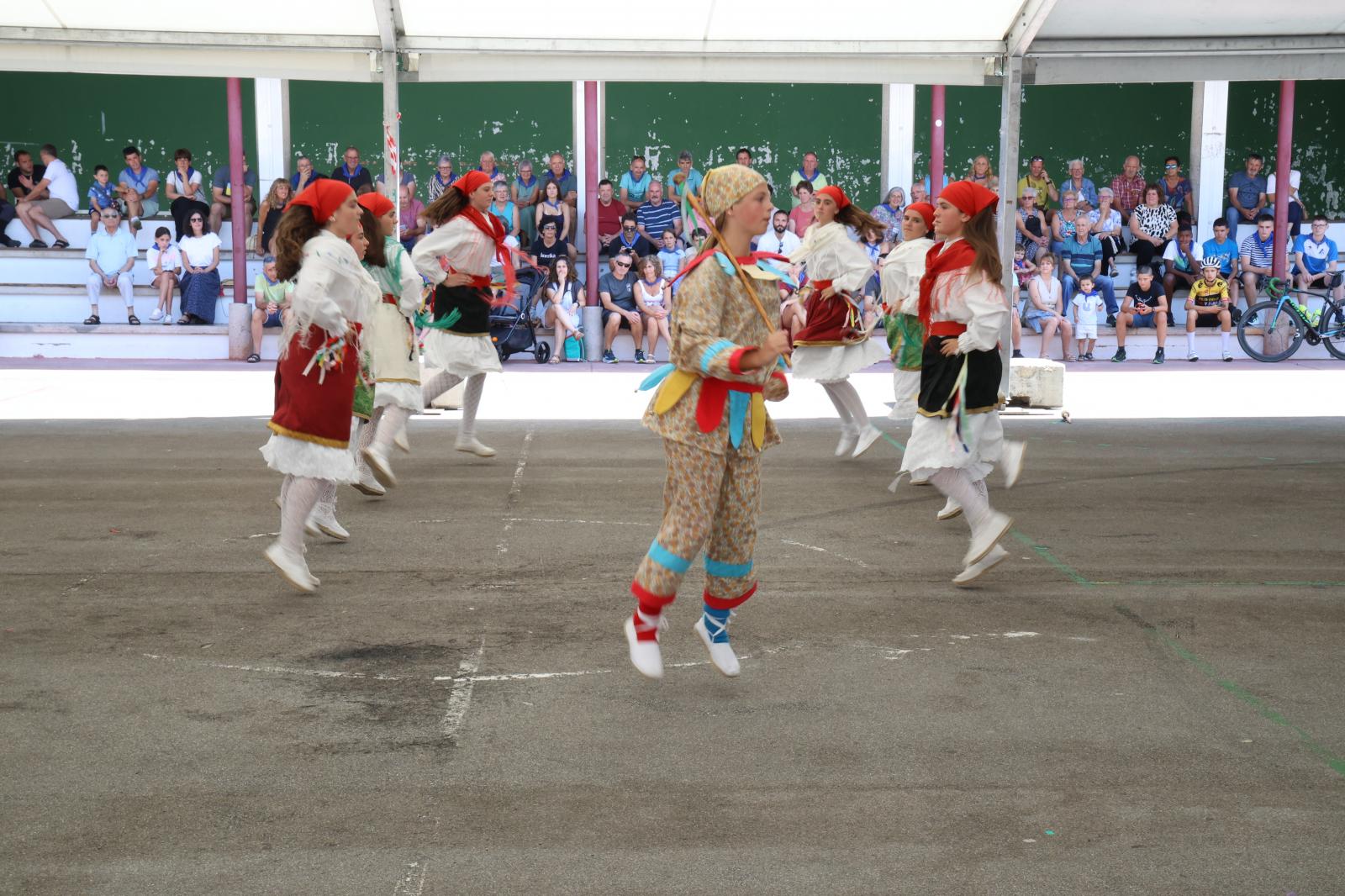 Dantza saio bikaina Berastegin