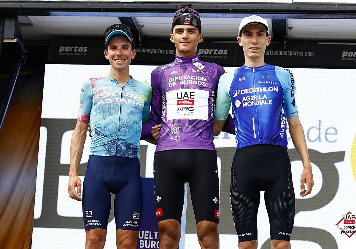Lorenzo Fortunato y Leo Bisiaux acompañan a Del Toro en el podio final de la Vuelta a Burgos.