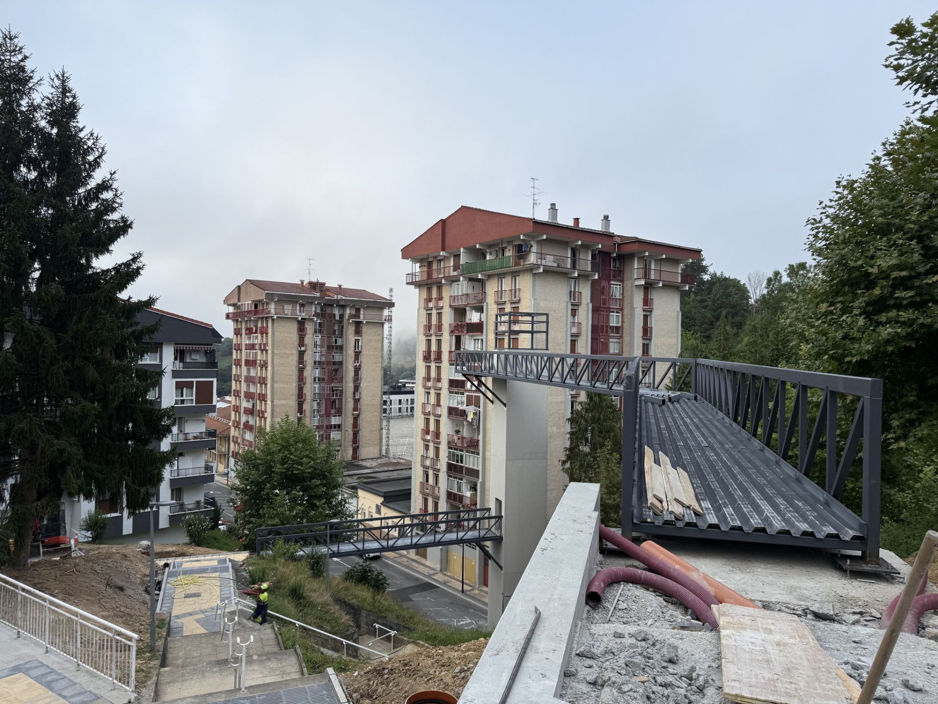 Los trabajos del tercer ascensor de Floreaga.