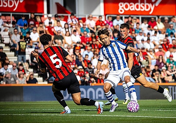 Brais se dispone a sacar una falta ante el Bournemouth