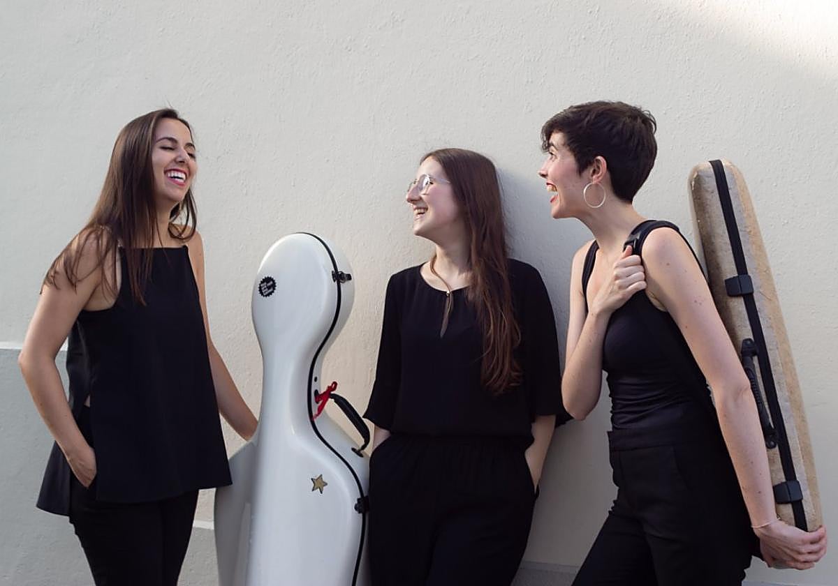 Vivalma, formado por Marina Cabello (viola de gamba), Inés Moreno (clave) y Marta Ramírez (violín).