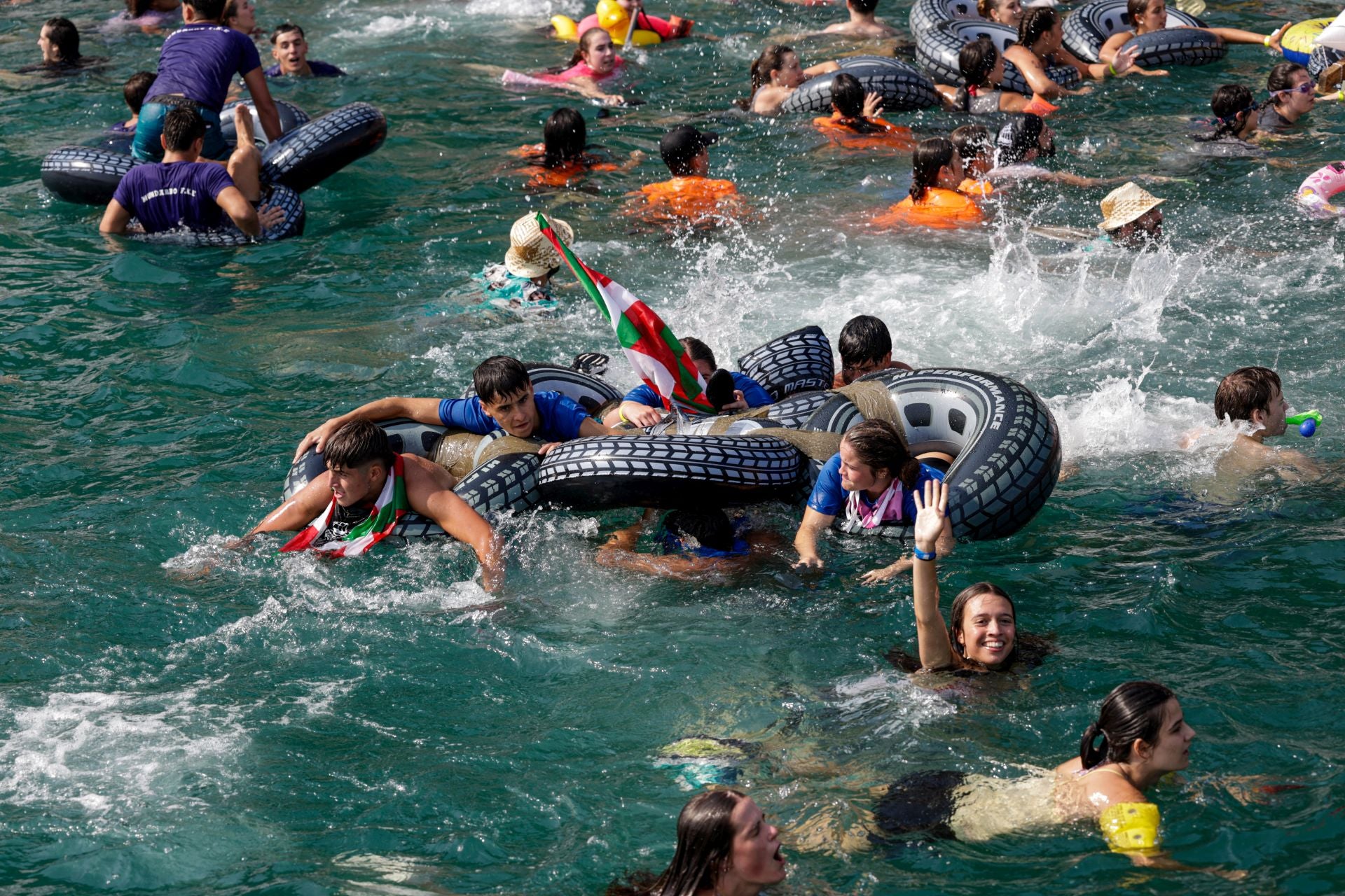 Multitudinario abordaje en San Sebastián