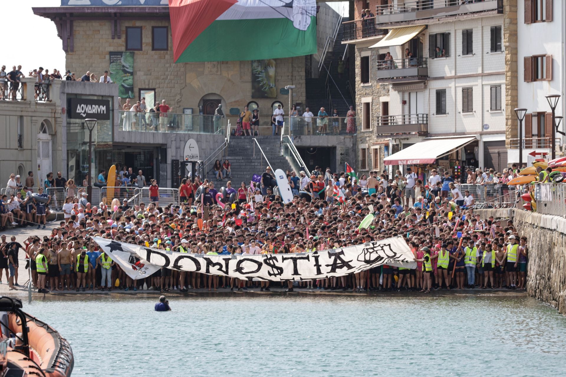 Multitudinario abordaje en San Sebastián