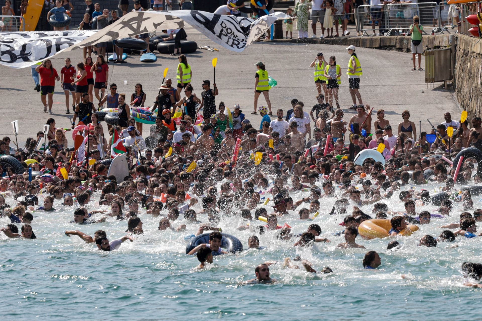 Multitudinario abordaje en San Sebastián