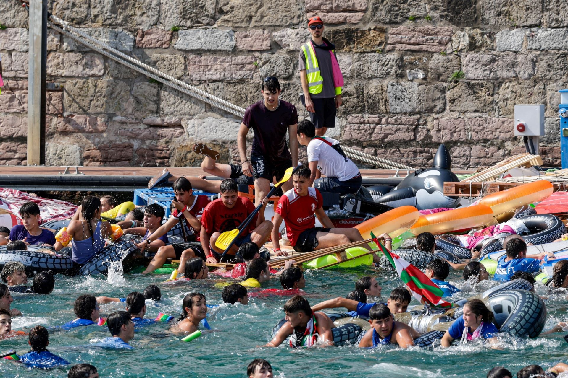 Multitudinario abordaje en San Sebastián