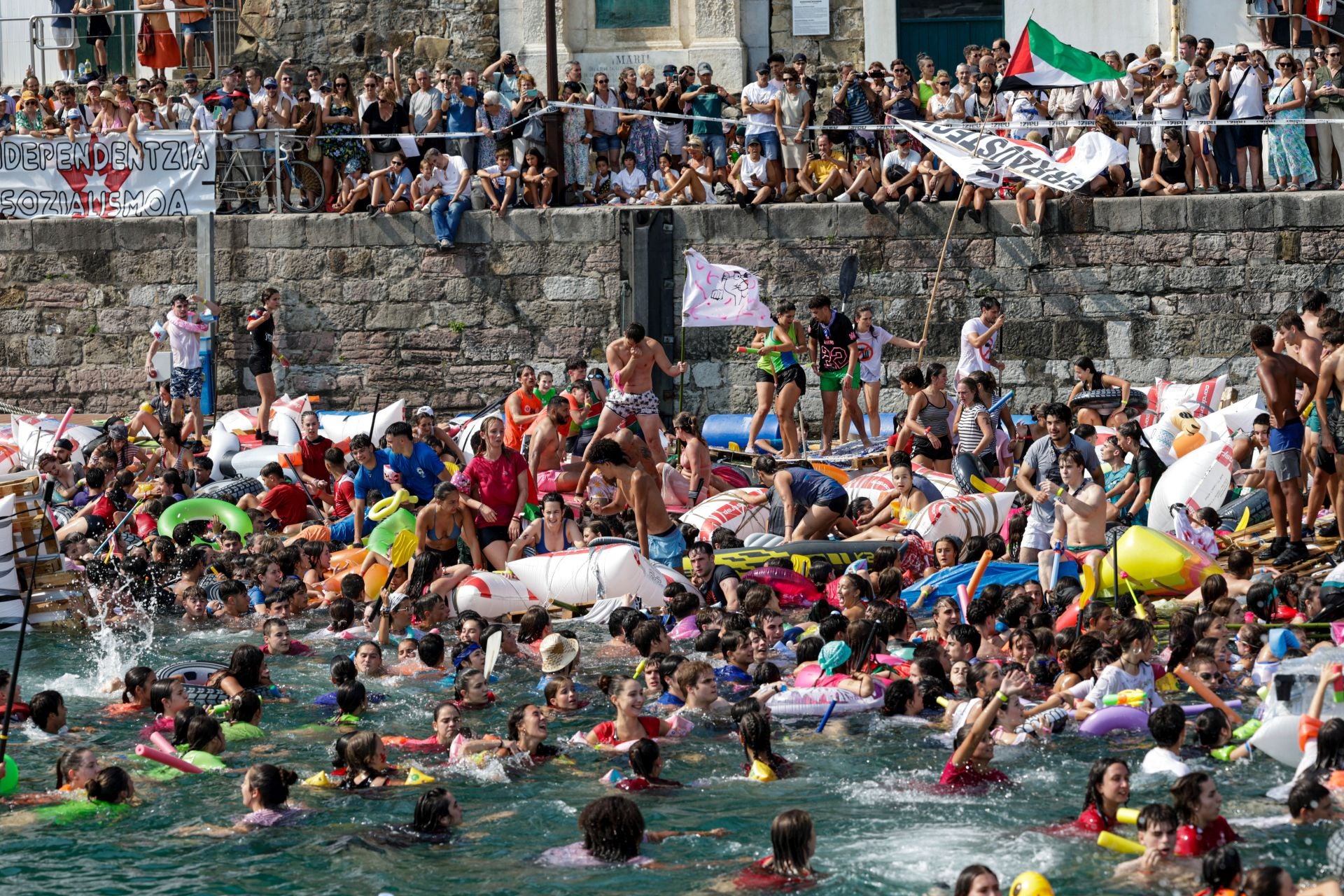 Multitudinario abordaje en San Sebastián