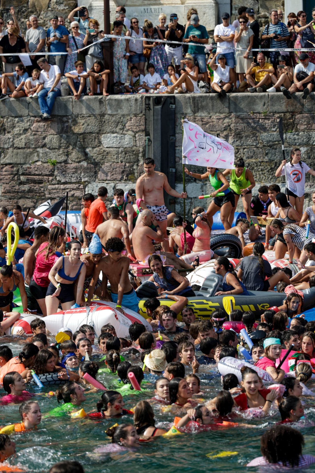 Multitudinario abordaje en San Sebastián