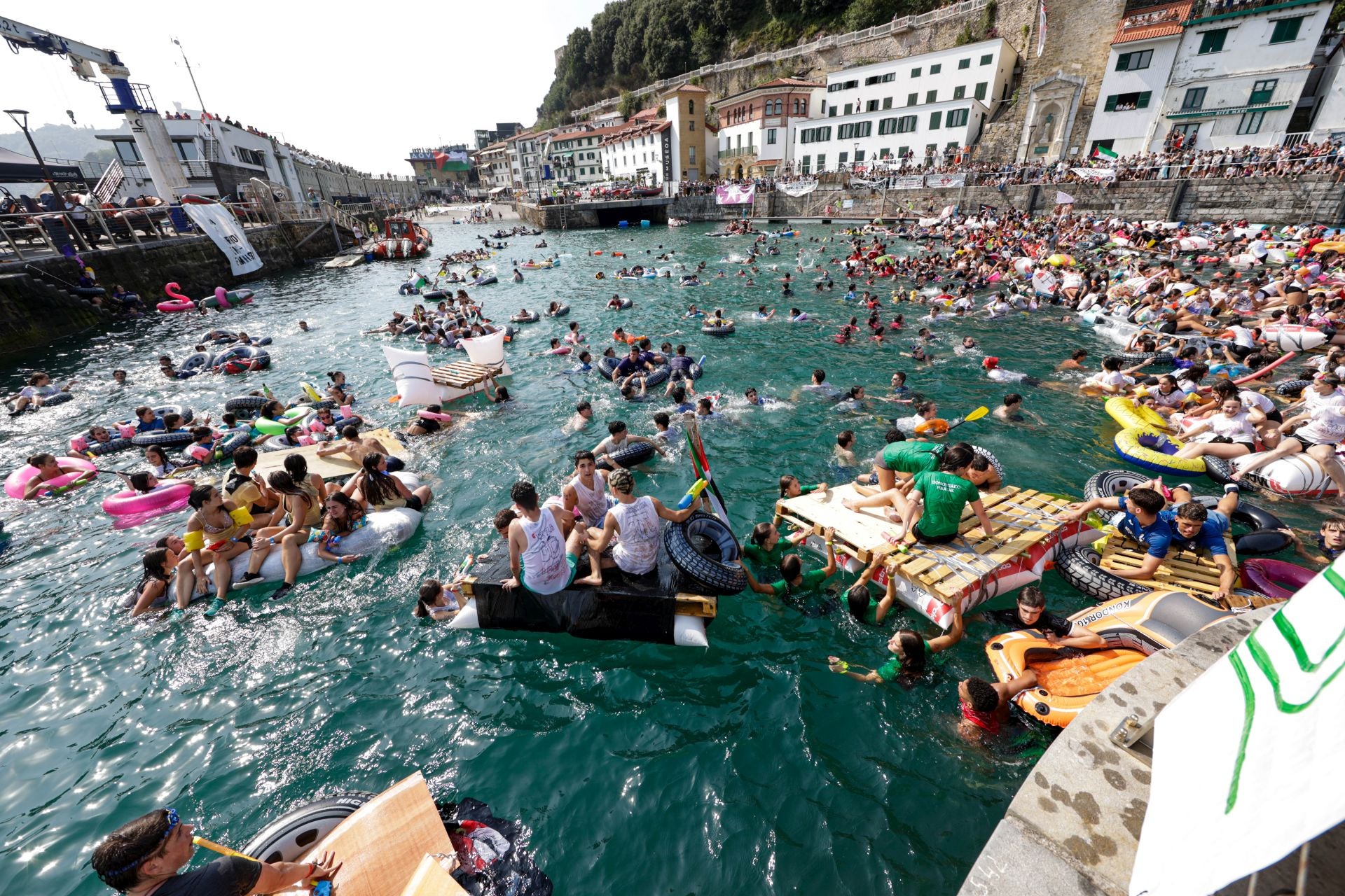 Multitudinario abordaje en San Sebastián