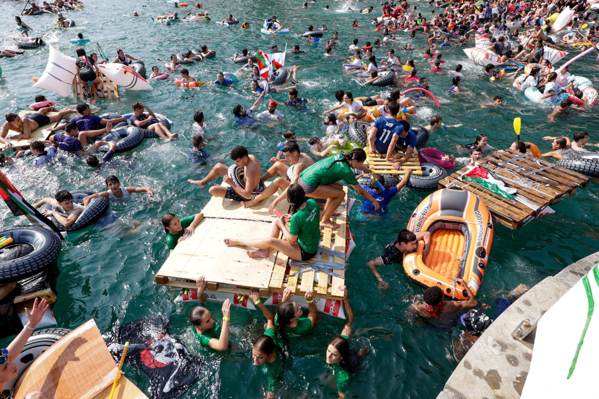 Multitudinario abordaje en San Sebastián