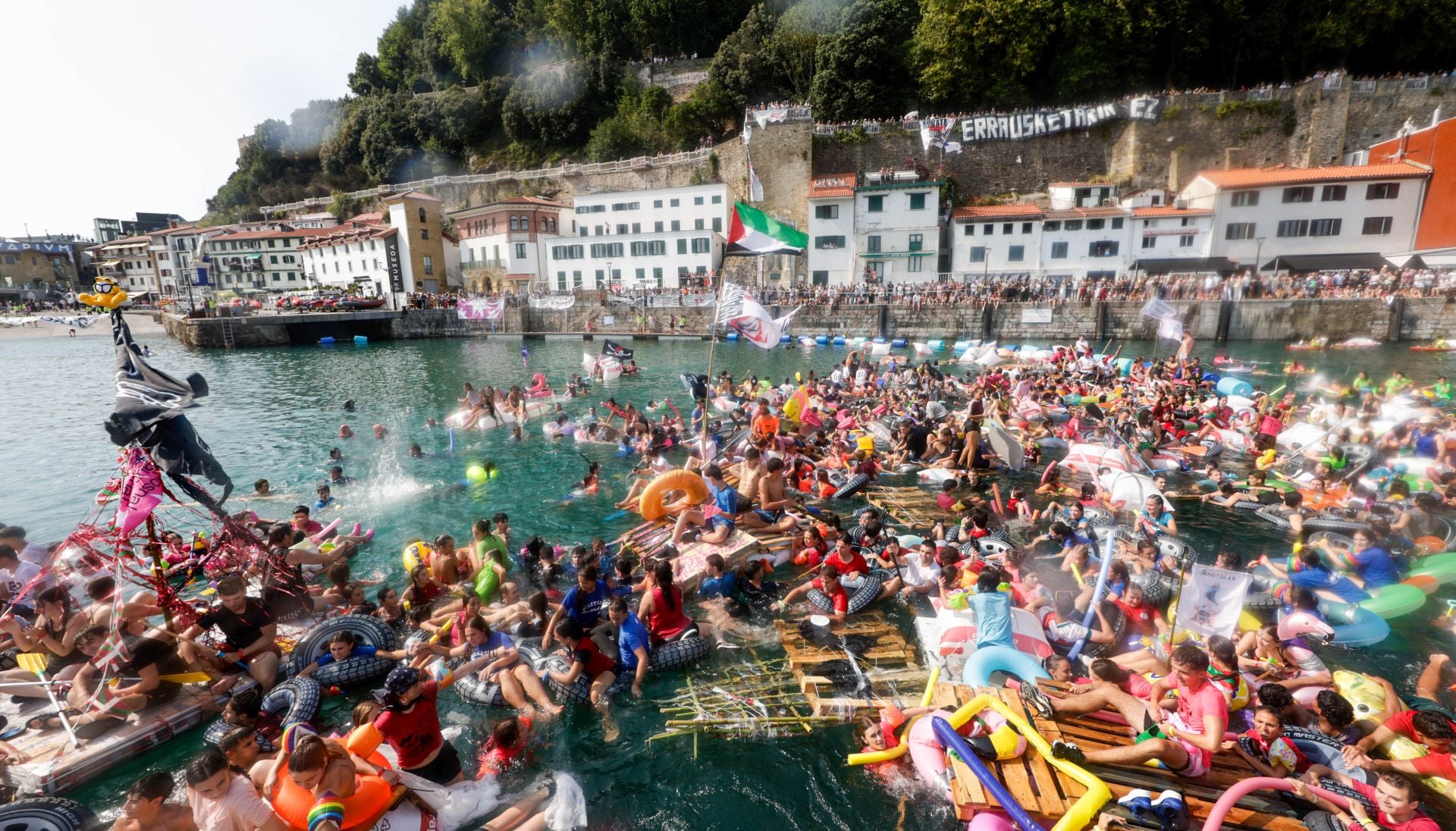 Multitudinario abordaje en San Sebastián