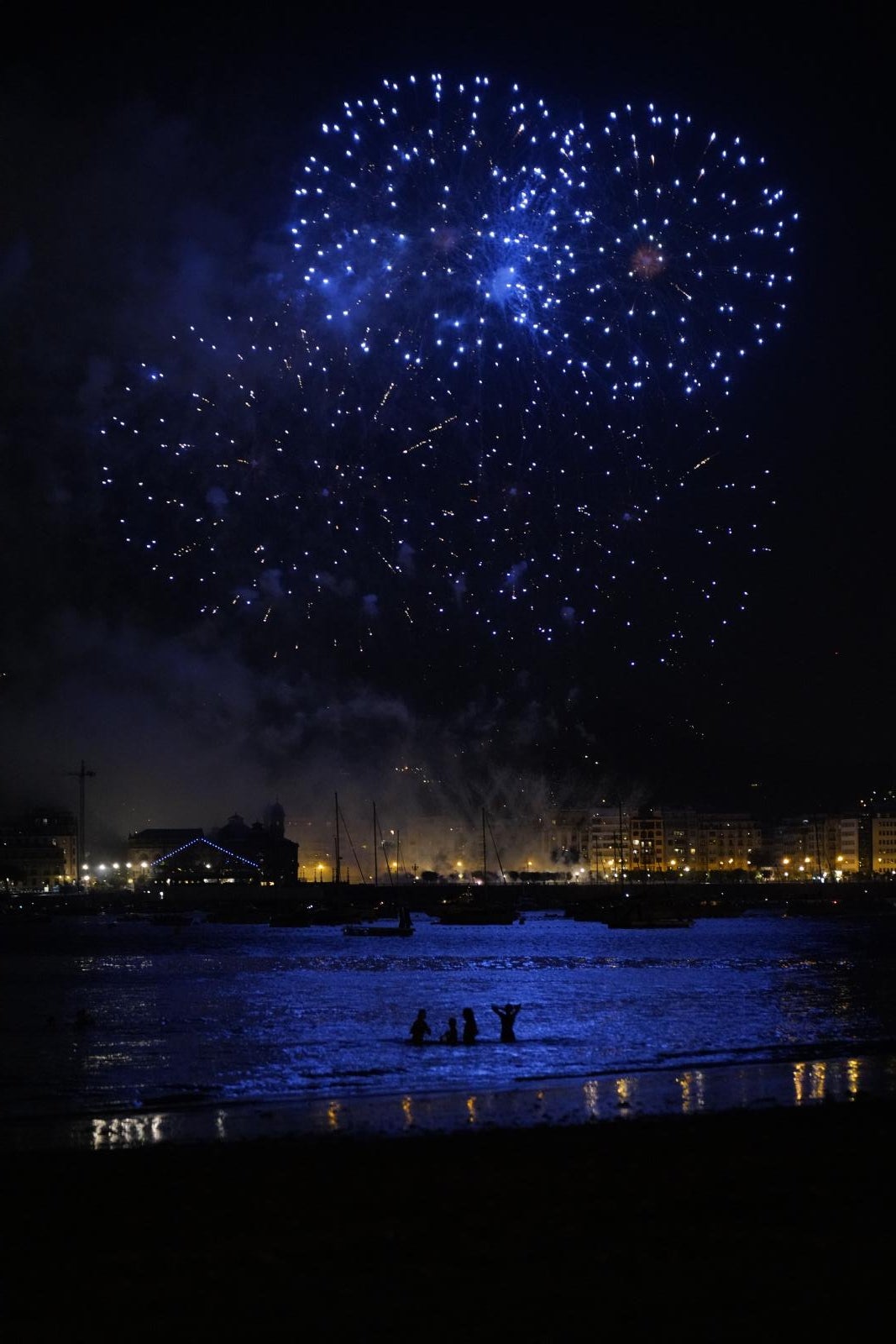 Ritmo y color con acento maño en la Semana Grande de Donostia