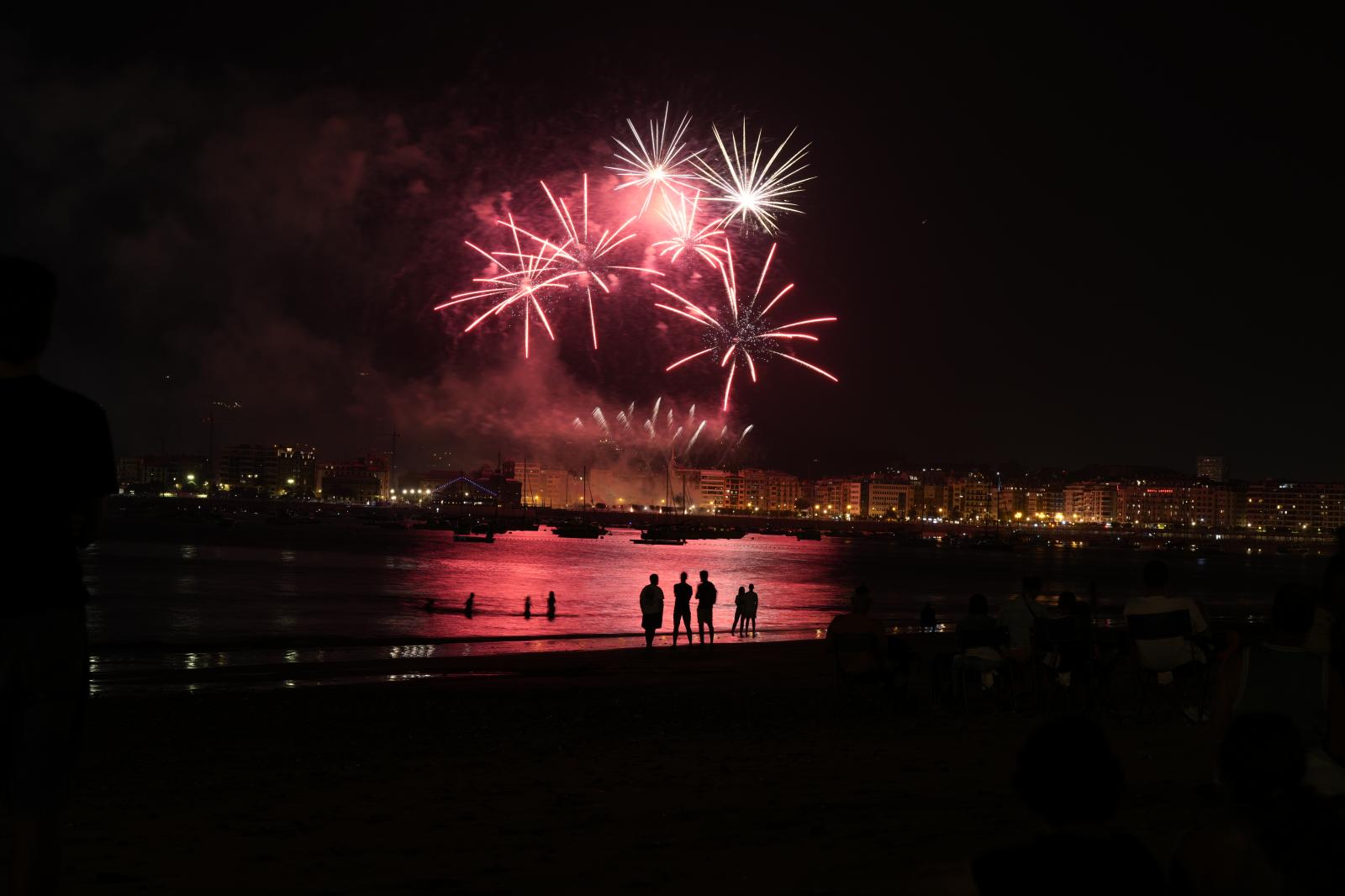 Ritmo y color con acento maño en la Semana Grande de Donostia