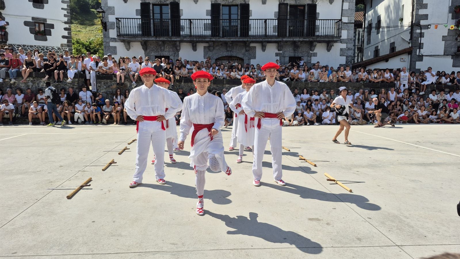 Ezpatadantza a 35 grados