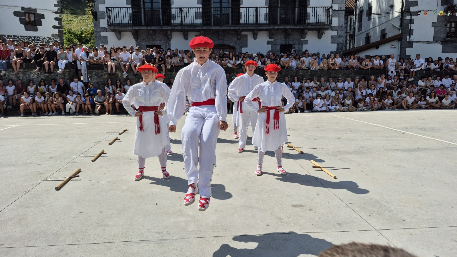 Ezpatadantza a 35 grados