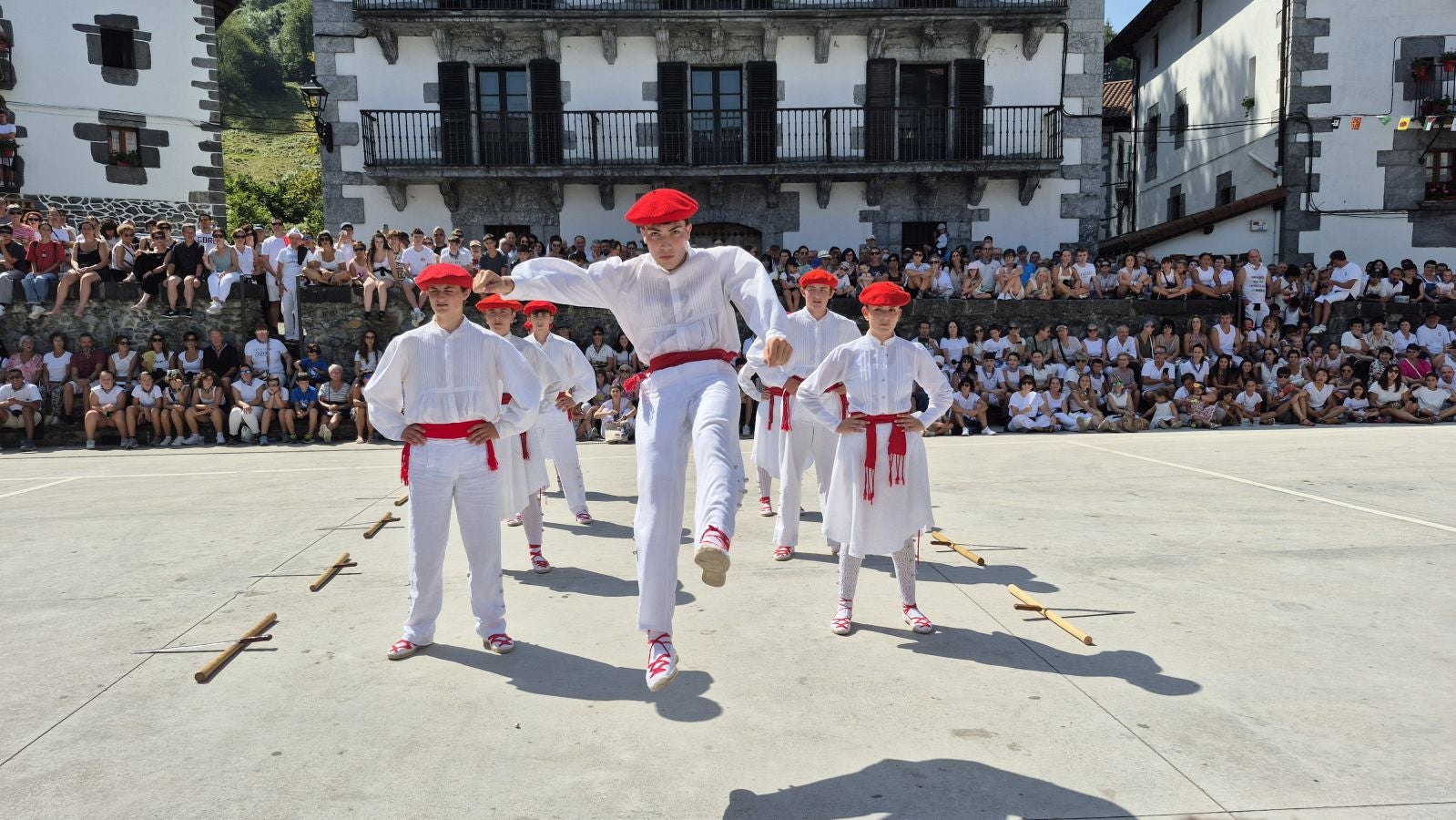 Ezpatadantza a 35 grados