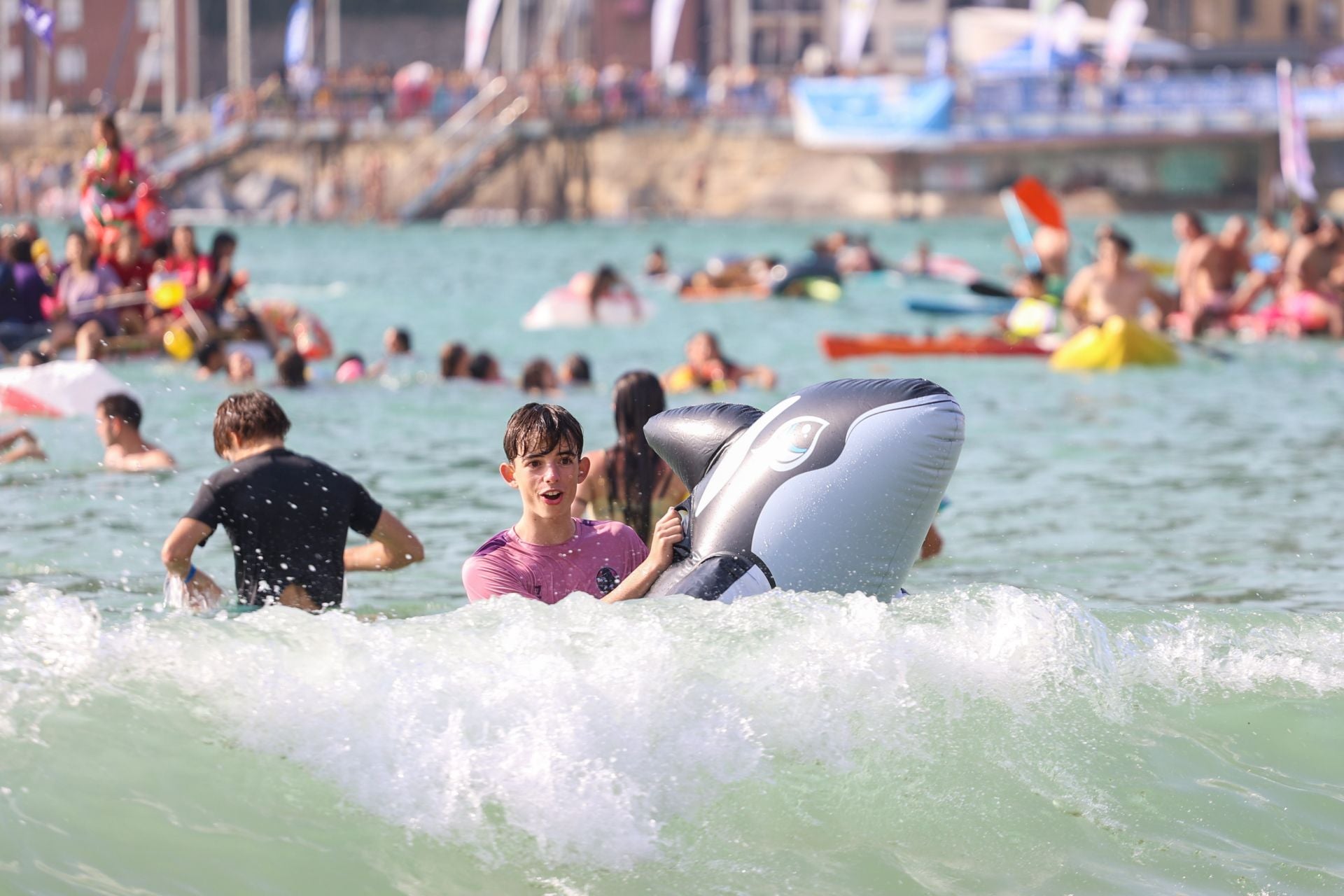 Multitudinario abordaje en San Sebastián