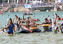 Los piratas llegando a La Concha tras abordar la bahía.