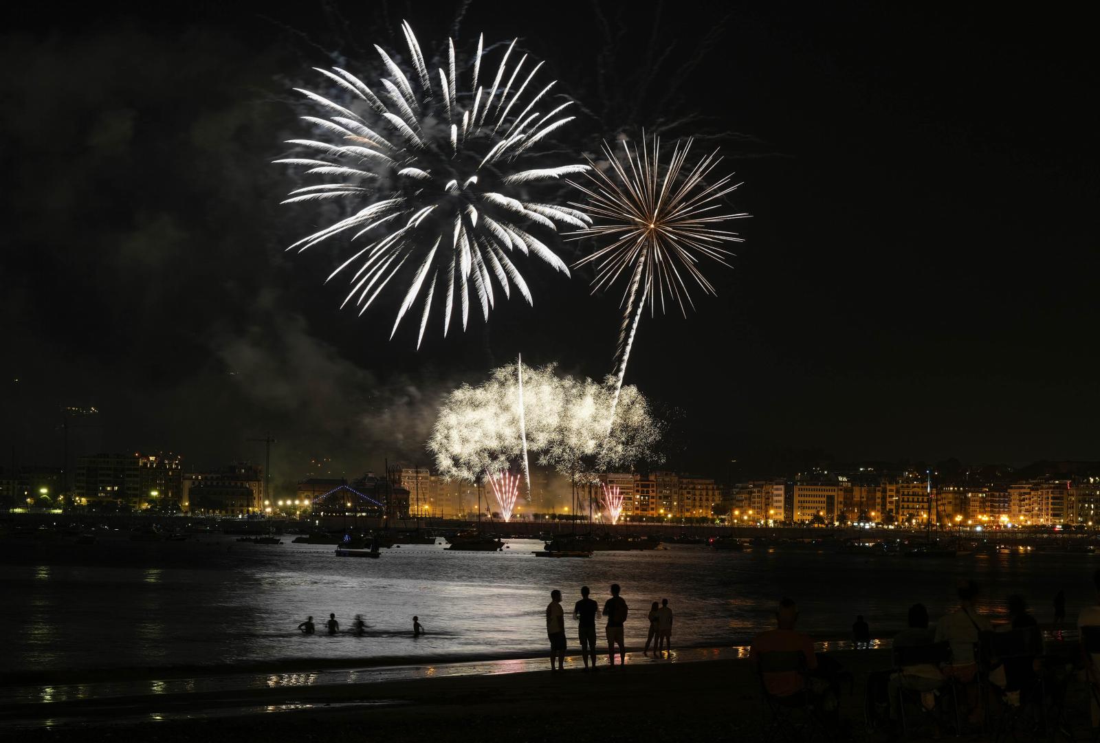 Ritmo y color con acento maño en la Semana Grande de Donostia