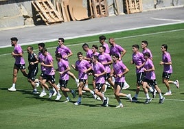 La plantilla armera ya se entrena en la nueva ciudad deportiva de Areitio para preparar el debut liguero del sábado en Málaga.
