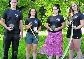 Manex Olaiz, Inge Goikoetxea, Alaitz Imaz eta Izadi Arrospide lortutako garaikurrekin.