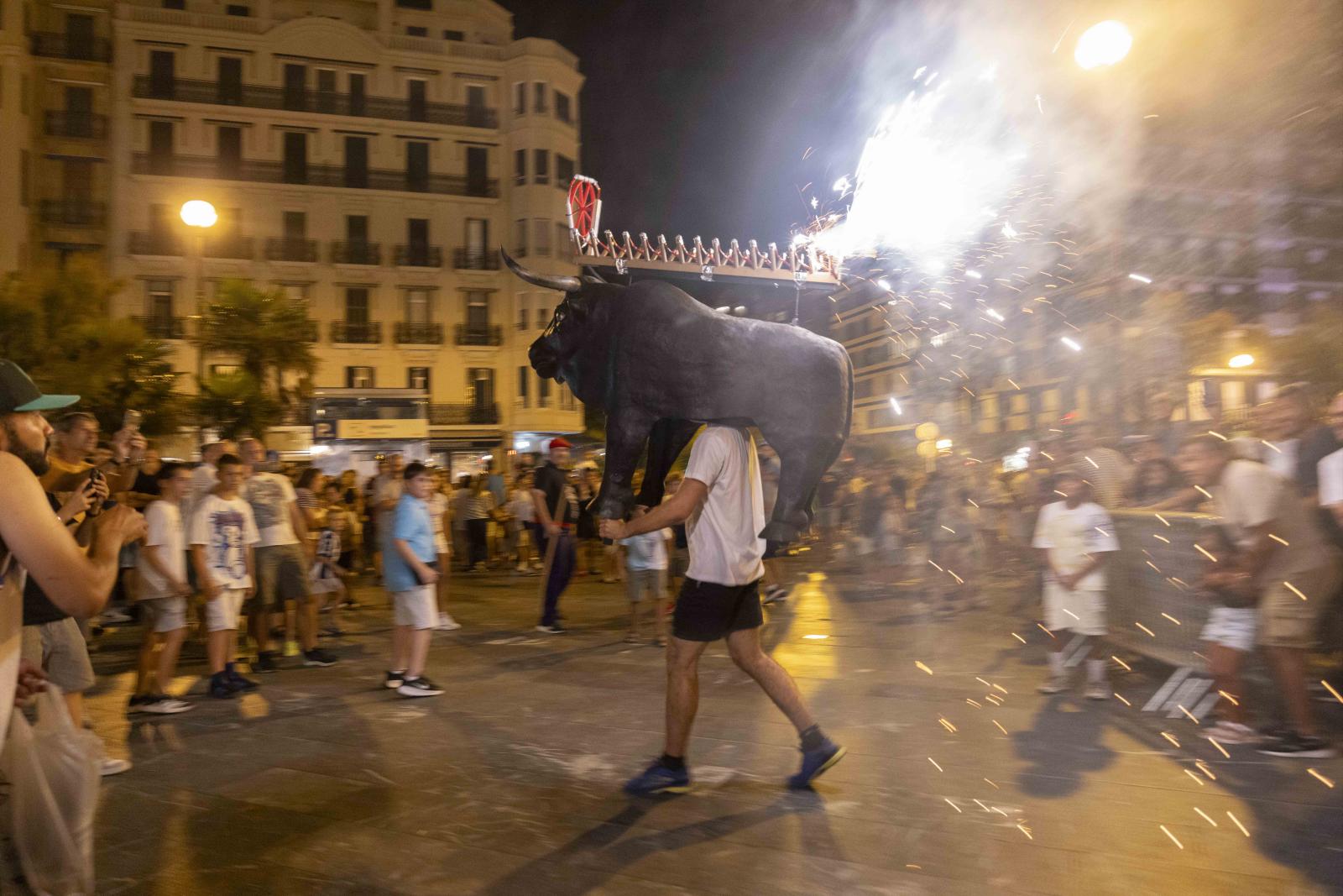 Los toros de fuego encienden el Boulevard