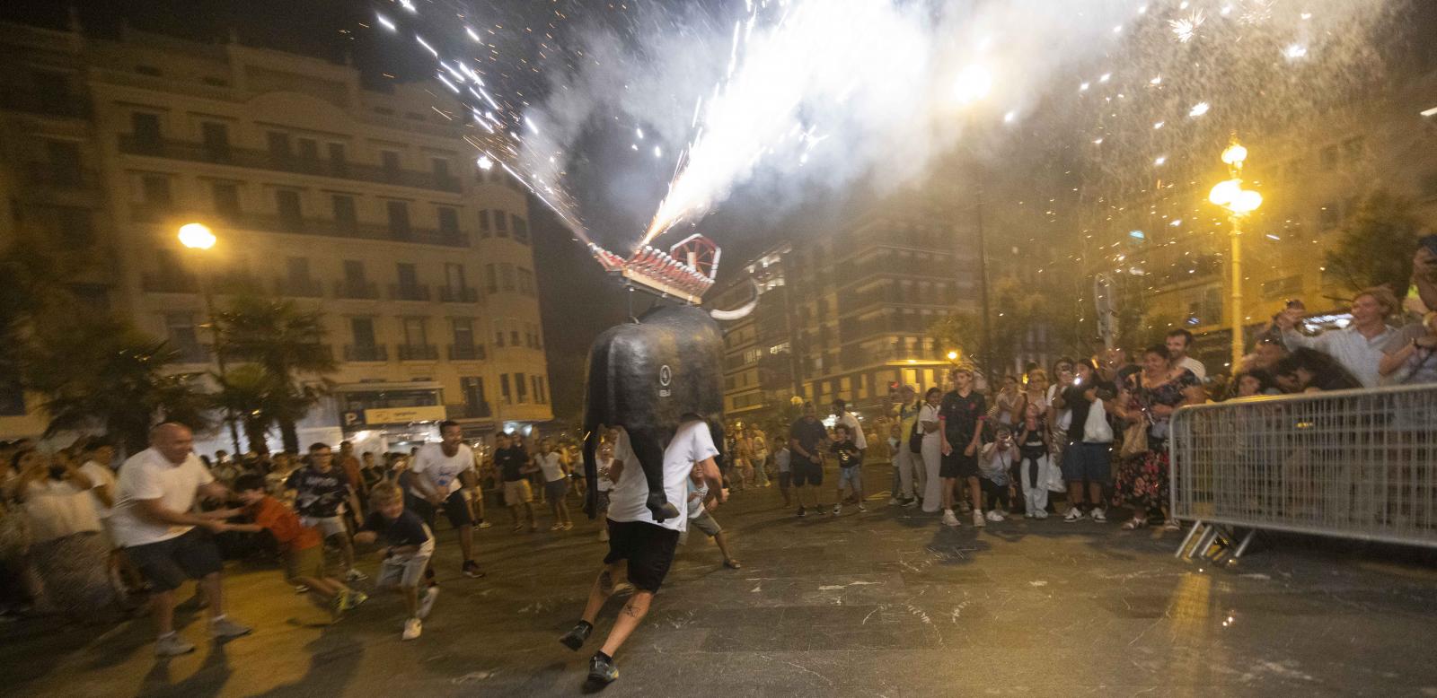 Los toros de fuego encienden el Boulevard