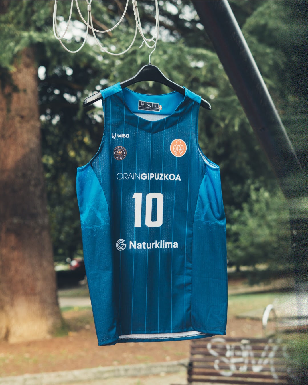 Segunda indumentaria del Gipuzkoa Basket