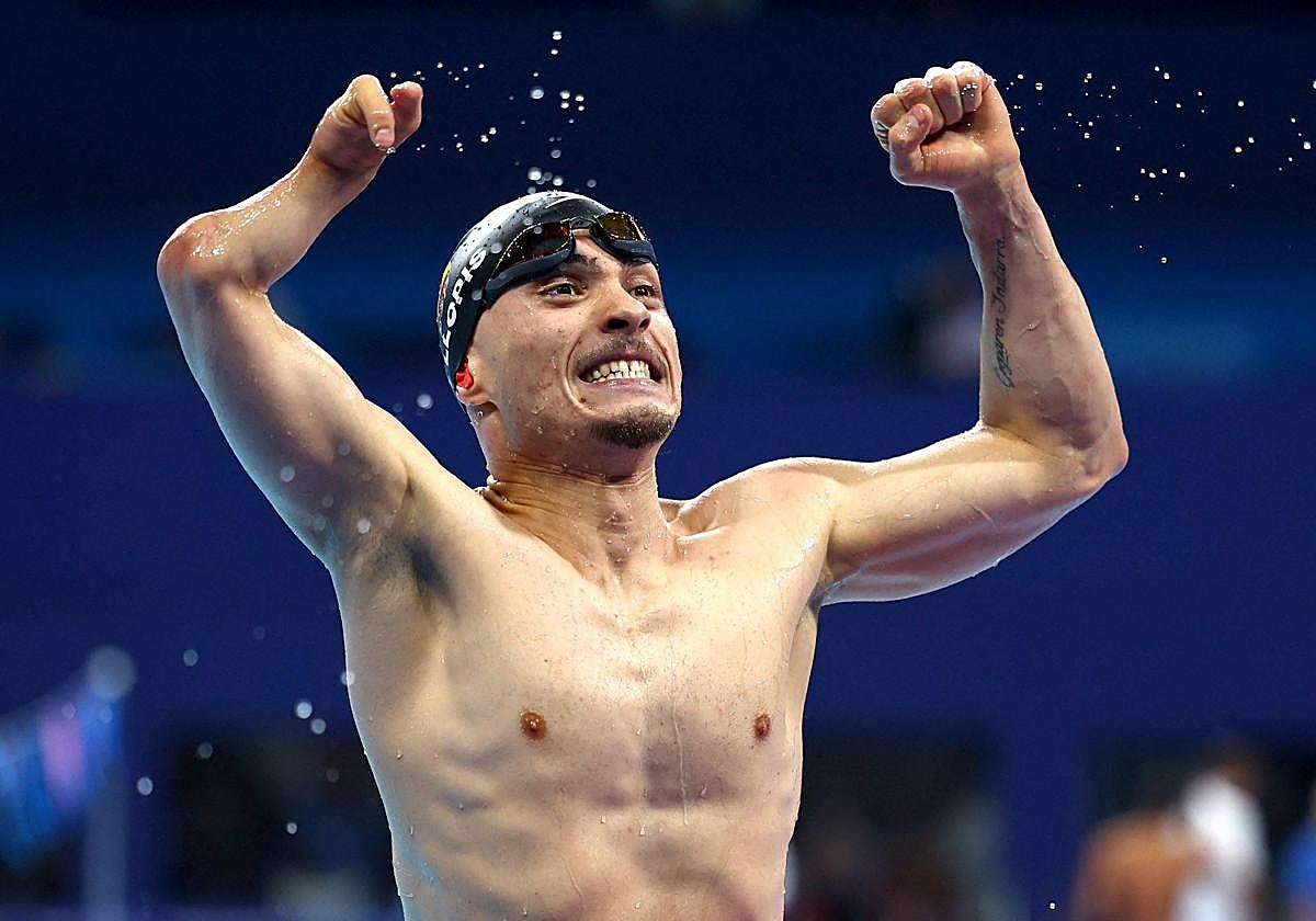 Iñigo Llopis eta Nahia Zudaire, Singapurreko izen propioen artean