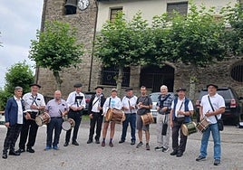 Txistularis participantes en la fiesta de San Roke en Arano durante una de sus últimas ediciones.