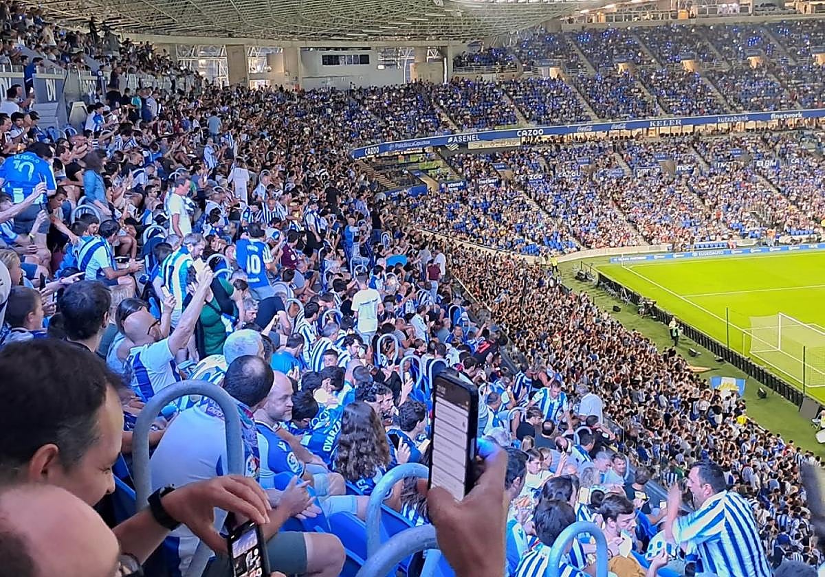 Reala animatzera joateko autobusa martxan.