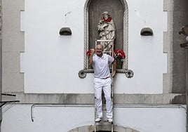 Txupinazo. Manolo Pascual, de la tamborrada de Ozio-Bide, fue el encargado de abrir las fiestas.