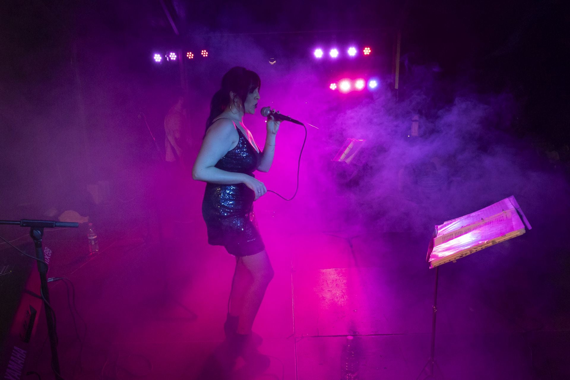 Música y bailes en la plaza Easo