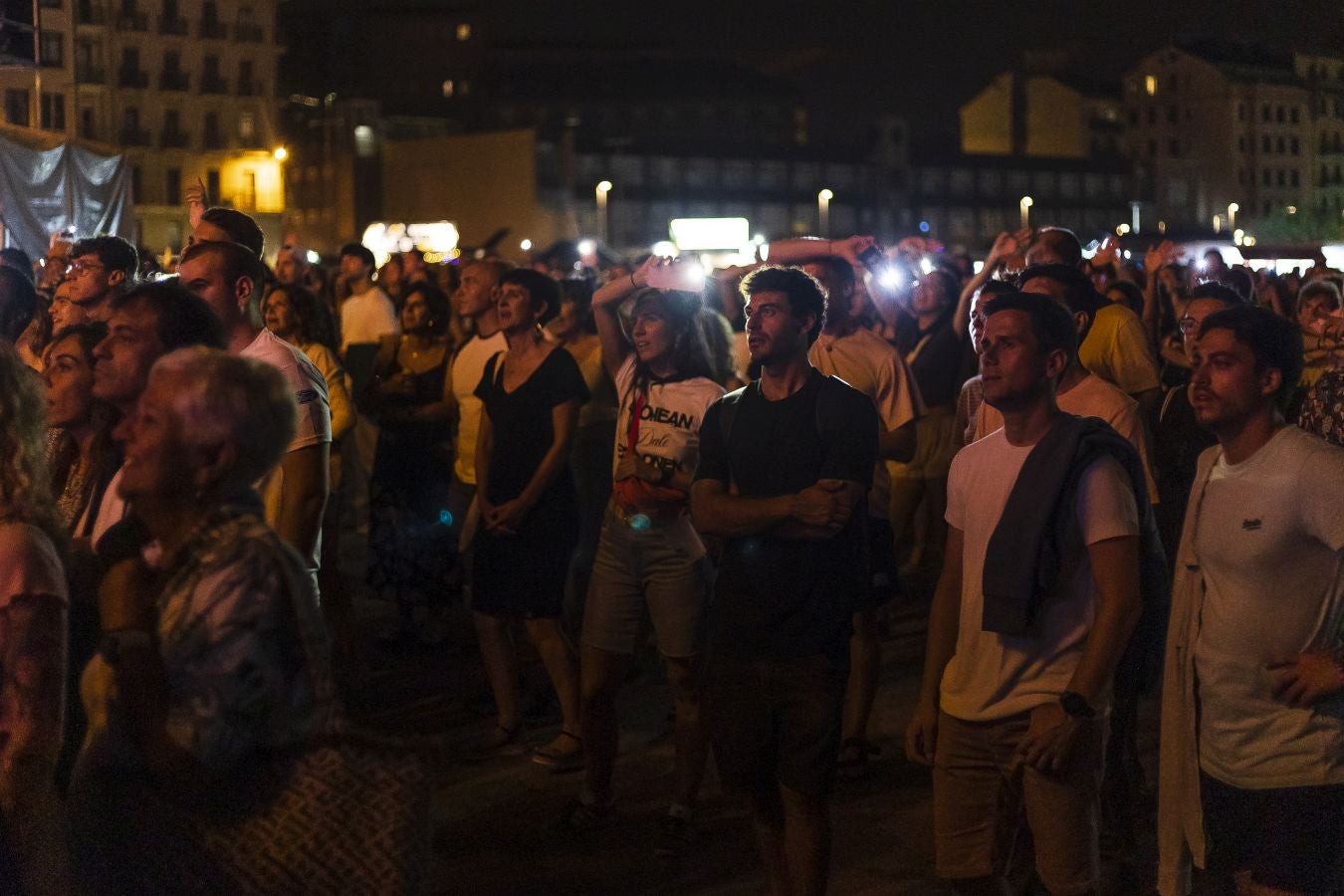 Intimidad y energía contagiosa con Janus Lester