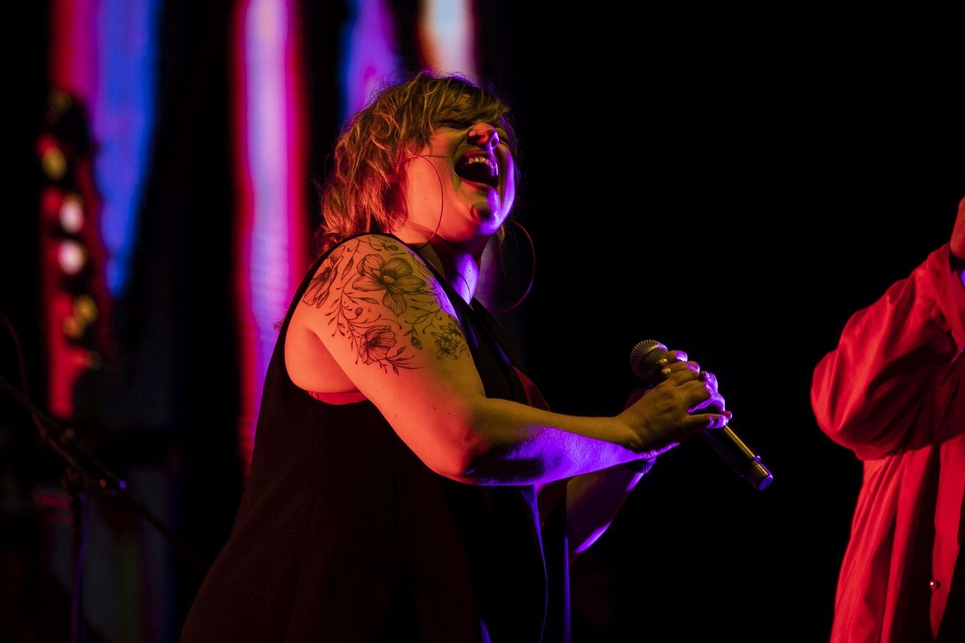 Intimidad y energía contagiosa con Janus Lester