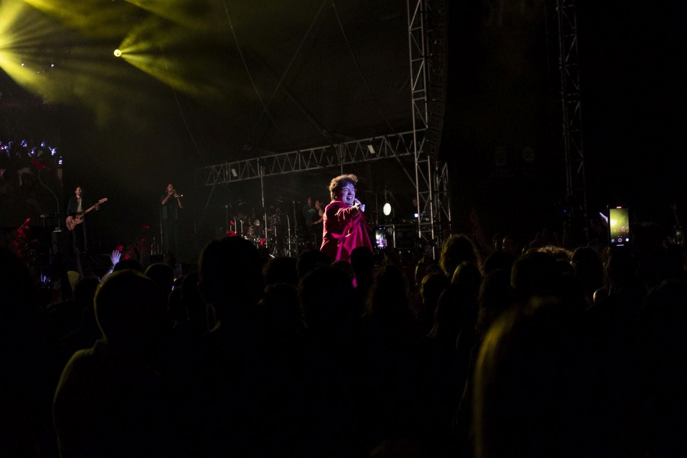 Intimidad y energía contagiosa con Janus Lester