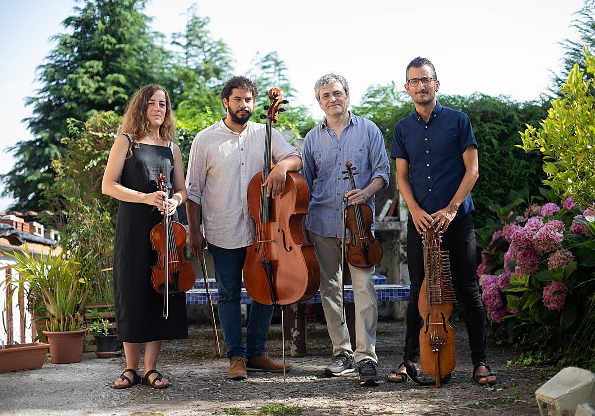 Alos Quartet taldeko kideek oso ikuskizun berezia prestatu dute Arantzazuko emanaldiari begira.