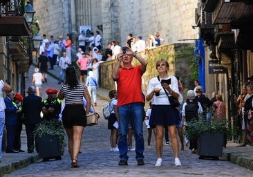 La mitad de los foráneos pasa el día en Donostia y dos tercios de los estatales se mueven por el territorio