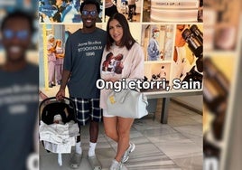Sheraldo Becker con el pequeño Sain y su esposa, Kelly Loef.