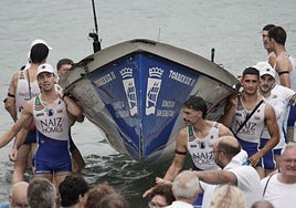 Los remeros de la Donostiarra intentarán repetir en Zarautz el triunfo del año pasado.
