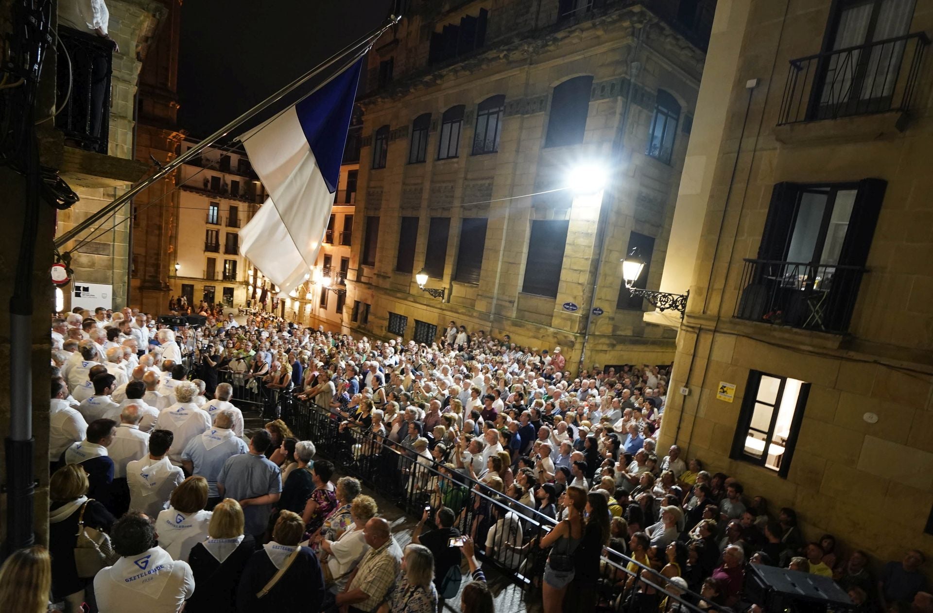 Multitudinario Festara