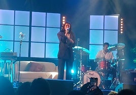 Nøgen, con Eider Saez y sus músicos, repasaron las canciones más conocidas del grupo durante el concierto de la noche del jueves.