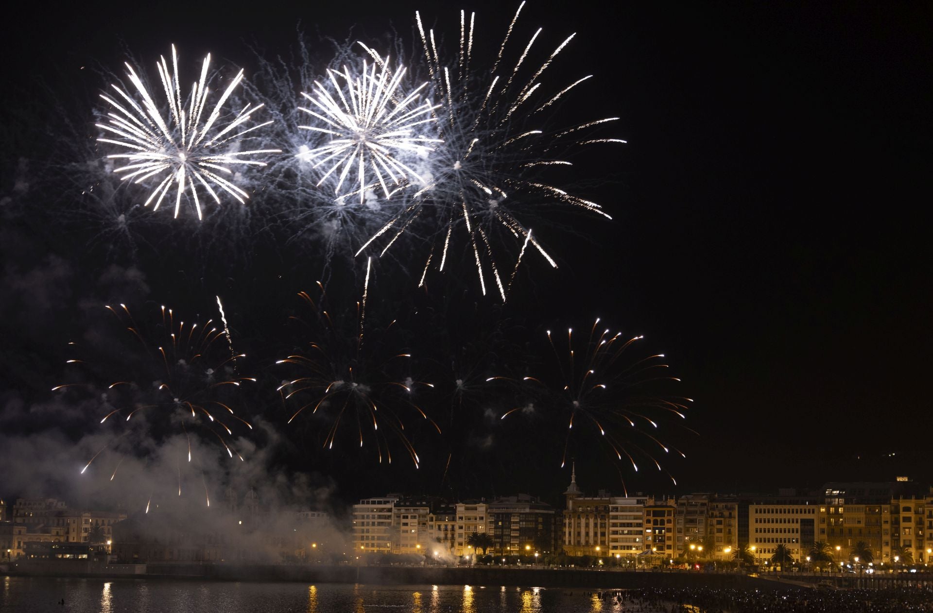 Pirotecnia Valenciana, maestría en el diseño de espectáculos llenos de ritmo, color y tradición