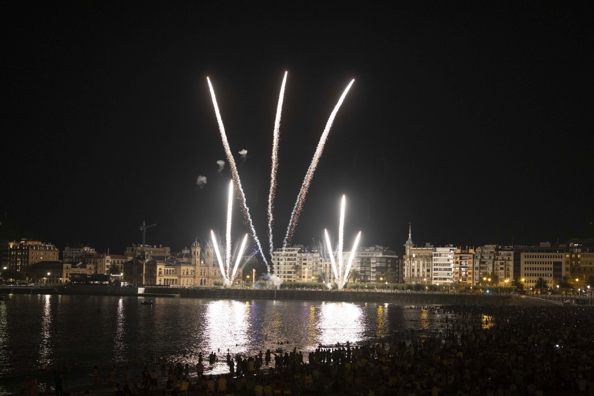 Pirotecnia Valenciana, maestría en el diseño de espectáculos llenos de ritmo, color y tradición