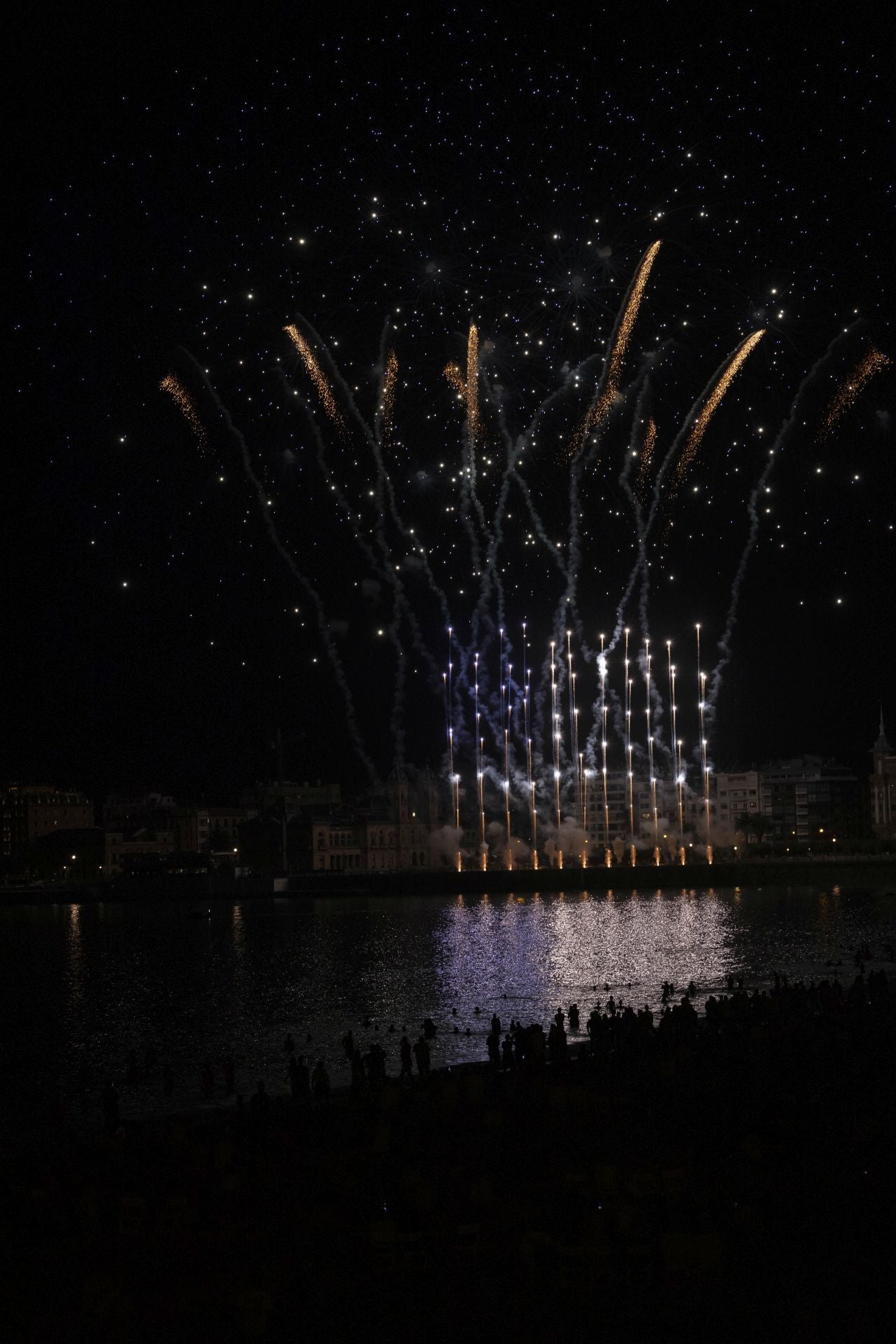 Pirotecnia Valenciana, maestría en el diseño de espectáculos llenos de ritmo, color y tradición